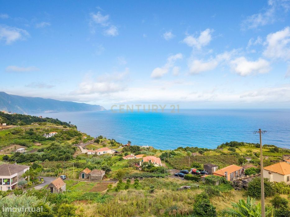 Terreno com Vista Mar e Projeto Aprovado em Ponta Delgada