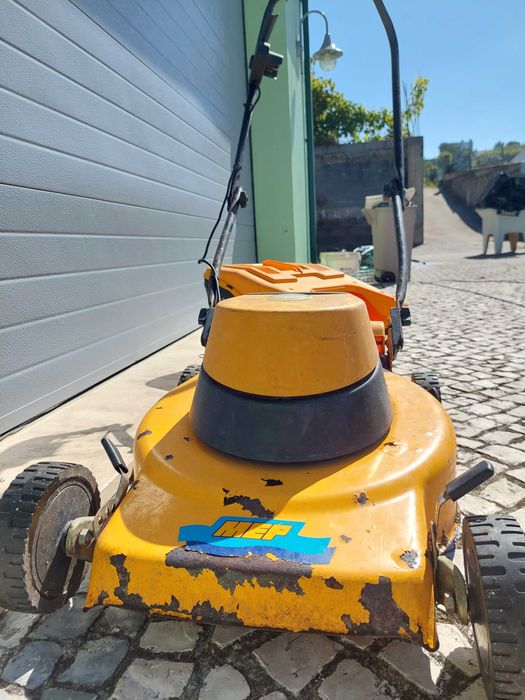 Maquina cortar relva