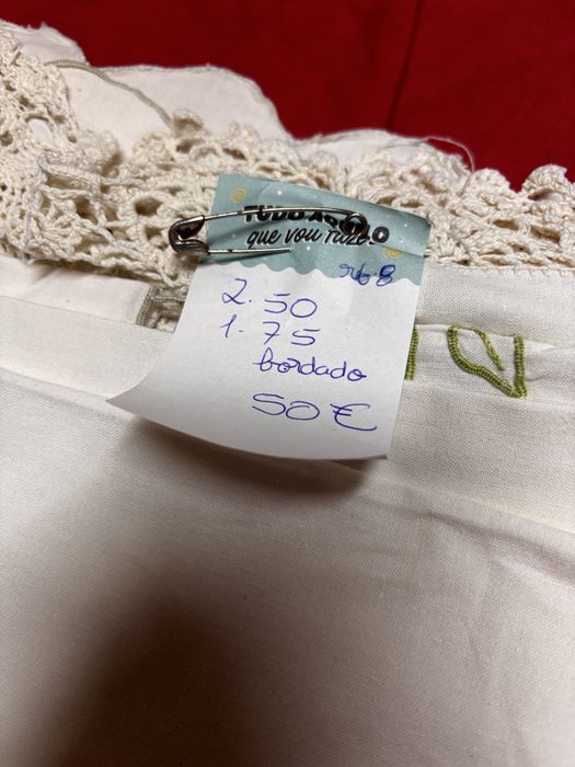 Toalha em linho bordada