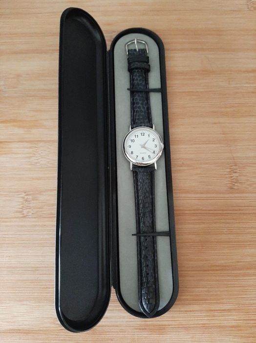 Relógio Quartz com caixa