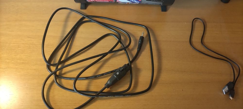 Colona mais microfone mais cabo USB para carregar