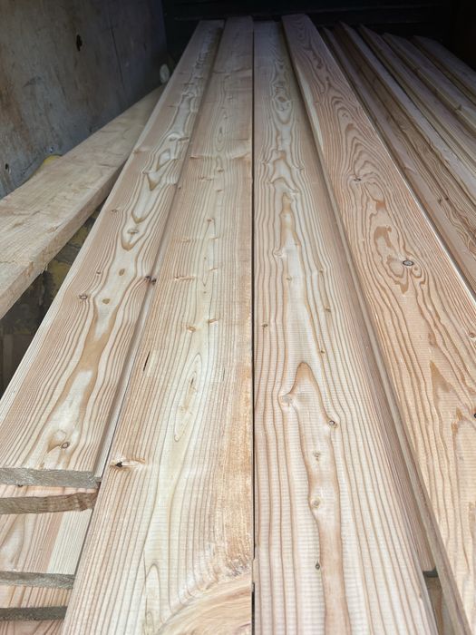 Підлогова дошка, може бути терасна дошка з модрини