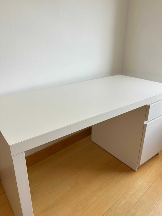 Secretária IKEA MALM | Estimada