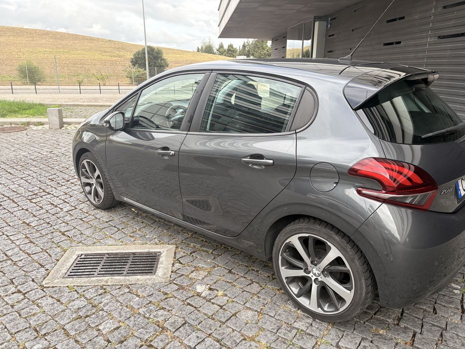 Peugeot 208 1.2 Gasolina | Revisão e distribuição feitas foto 3