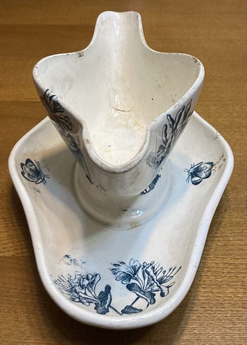 Molheira em faiança muito antiga