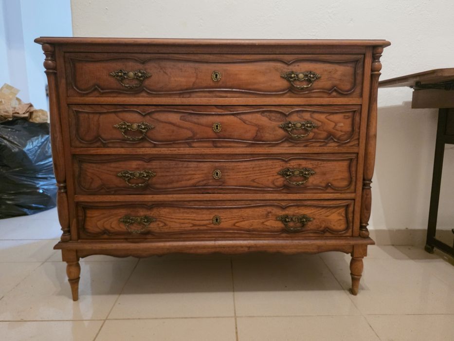 Cómoda vintage com 4 gavetas