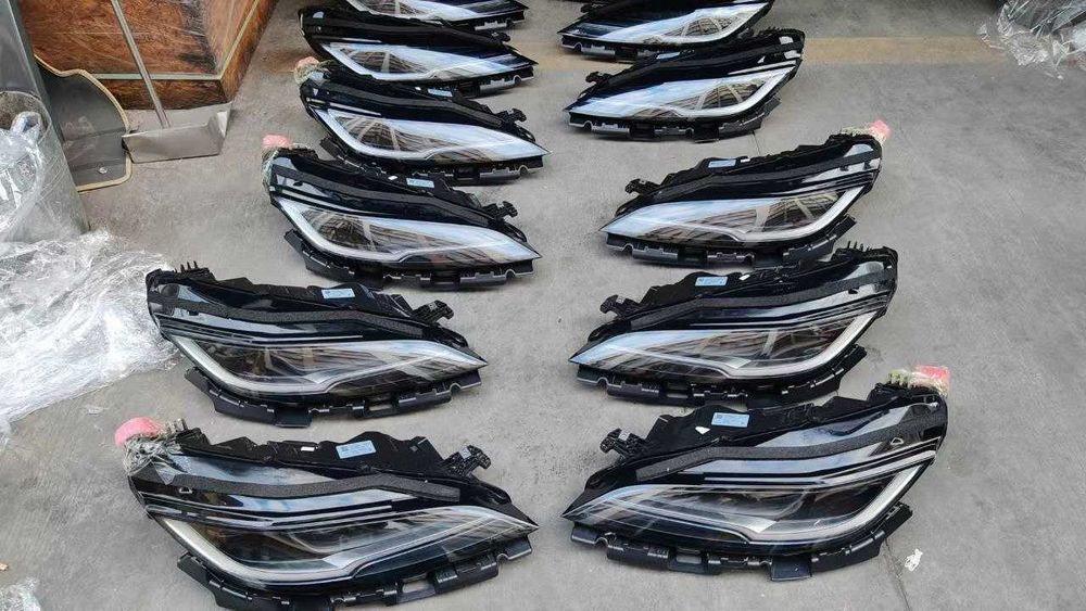 Підсилювач переднього бампера нижній (сабля) Tesla 3 Highland 2023