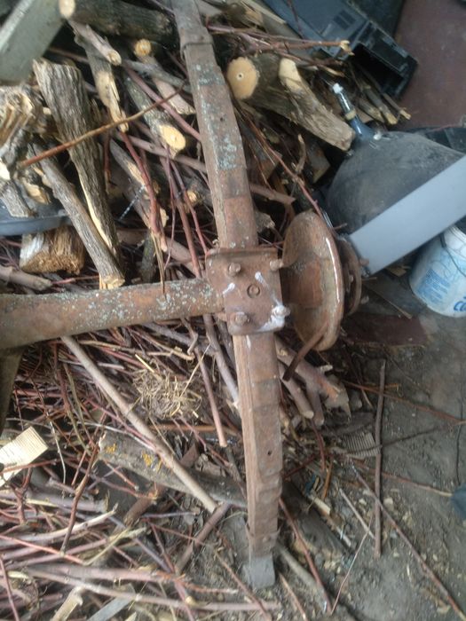 Задний мост з машини из ступицами