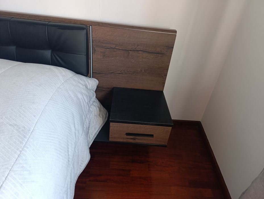Cama com Mesas de Cabeceira Bellevue