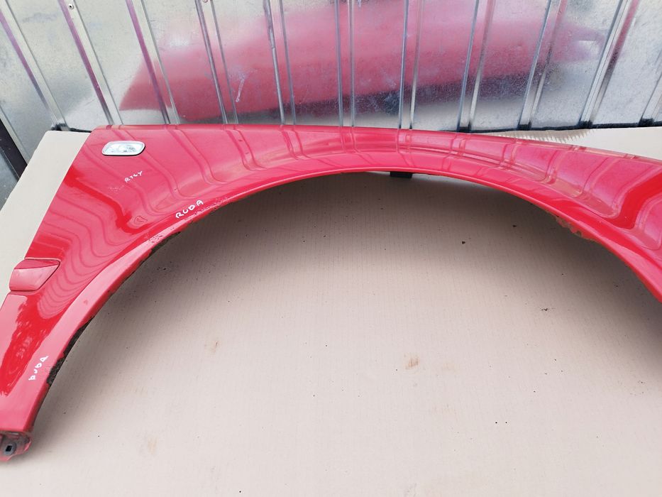 blotnik prawy przod audi a4 b7 cabriolet lata 2004-2008 czerwony