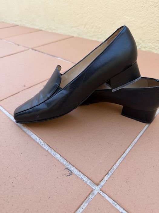 Traje academico com sapatos