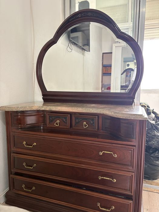 Jogo de quarto em madeira e pedra