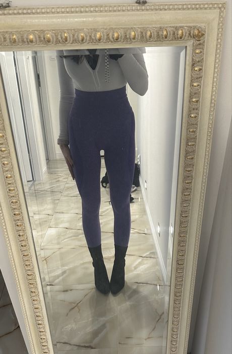 Fioletowe legginsy