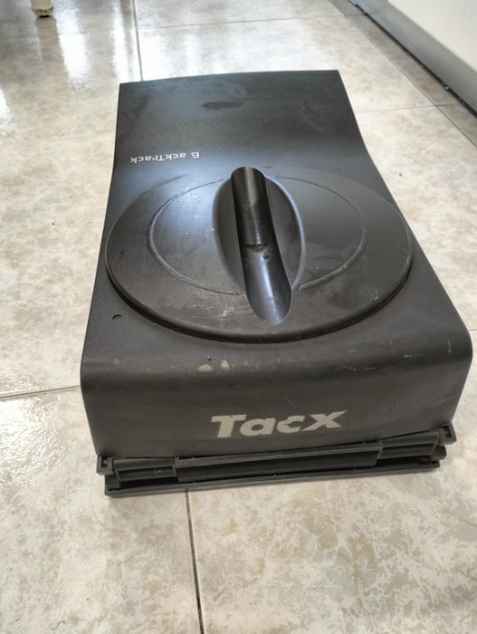 Rolo de treino bicicleta Tacx vortex, com respetivo tapete
