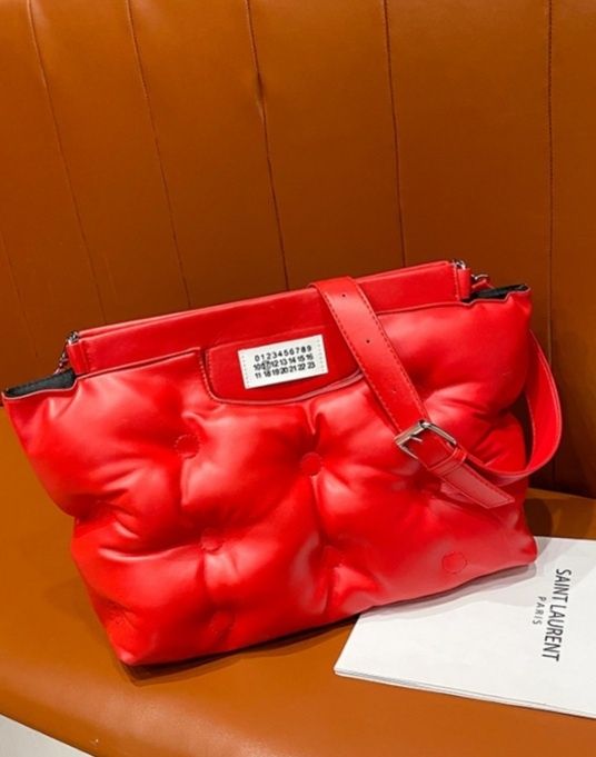 Продам сумочку з магнітною пряжкою