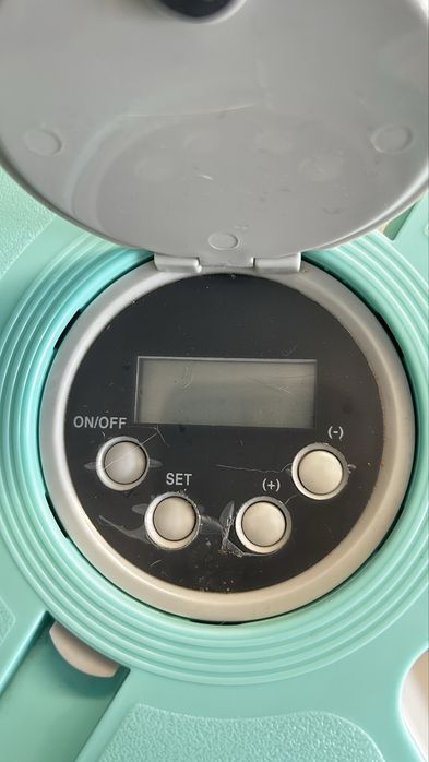 Dispensador automático de comida para animais de estimação