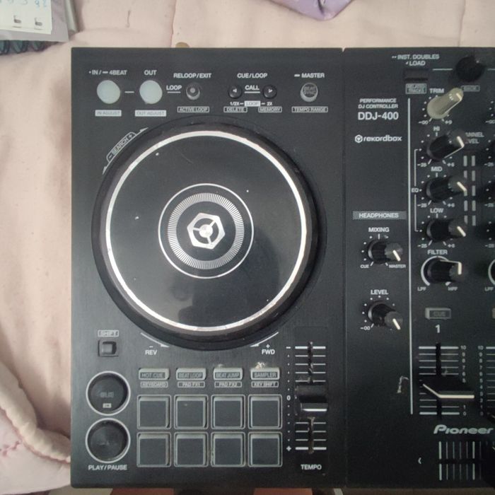 Vendo Mesa de DJ Pioneer