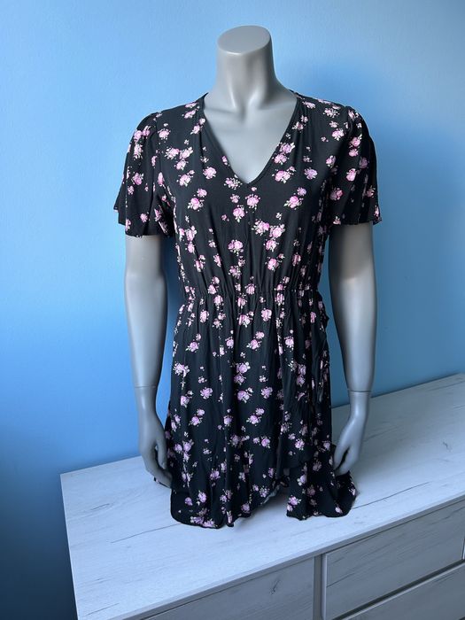 Czarna sukienka damska w kwiatki krótki rękaw L