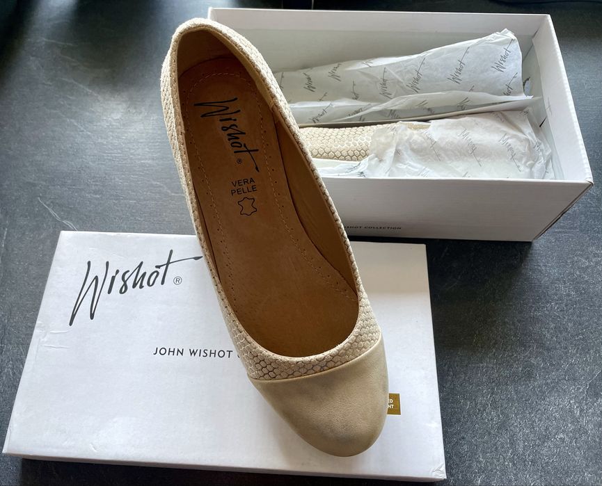 Sprzedam nowe beżowe damskie buty 41 John Wishot
