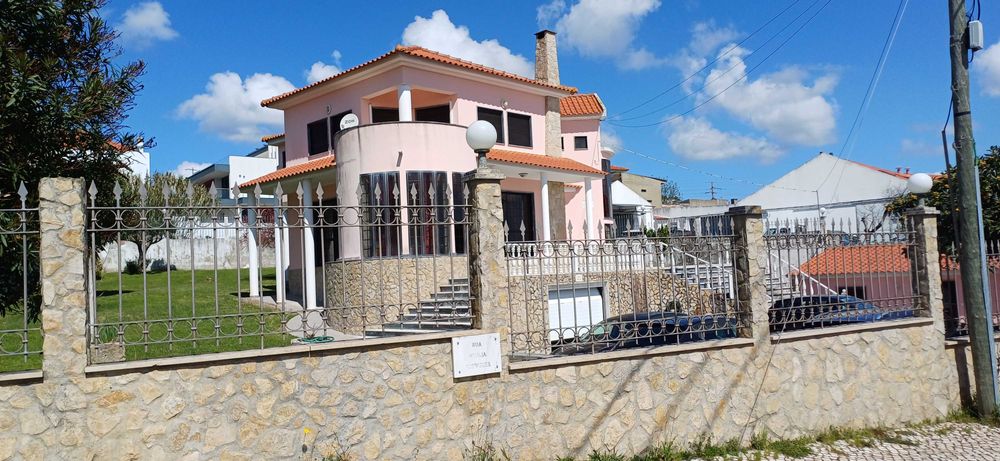 Único Lote de terreno c/ 1480m2 Próximo Colinas do Cruzeiro - Odivelas