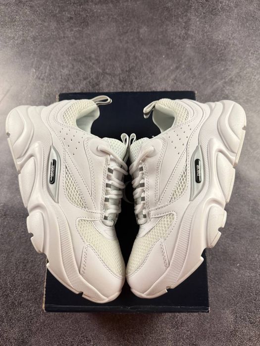 Dior   B22 White
