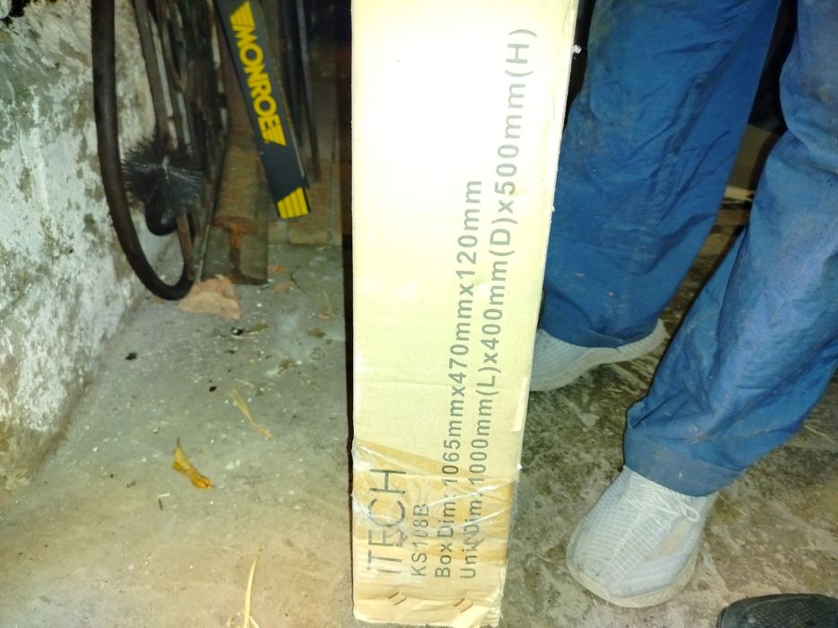 Продам стеклянный стол под ТВ
