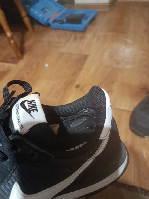 продам кроссовки nike