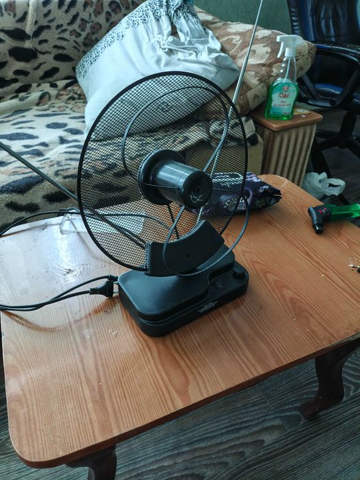 антенна комнатная с усилителем