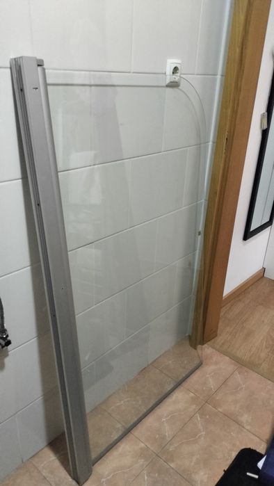 Resguardo de banheira em vidro dobrável  78x 1,30 cm- bom estado