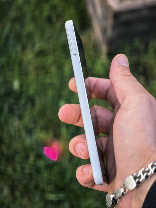 Смартфон Google Pixel 2