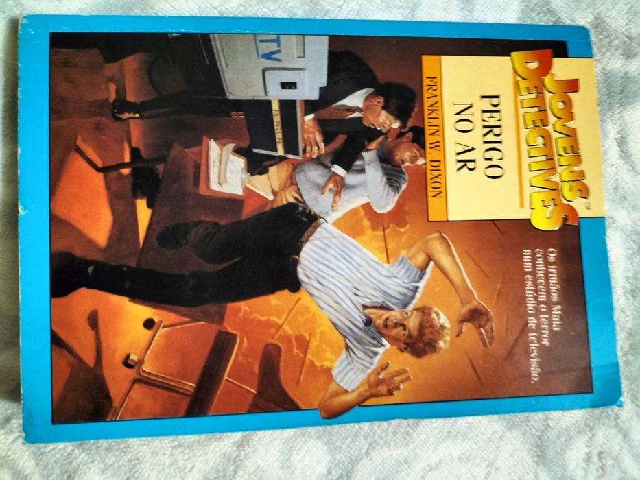 Livro Jovens Detetives - Perigo no ar