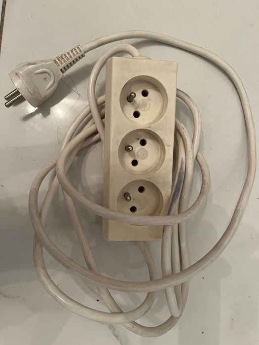 Przedłużacz, rozgałęźnik elektryczny