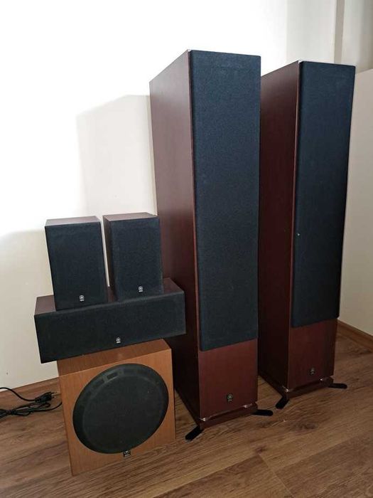 Zestaw kina domowego, amplituner Yamaha RX-V363, kolumny, subwoofer