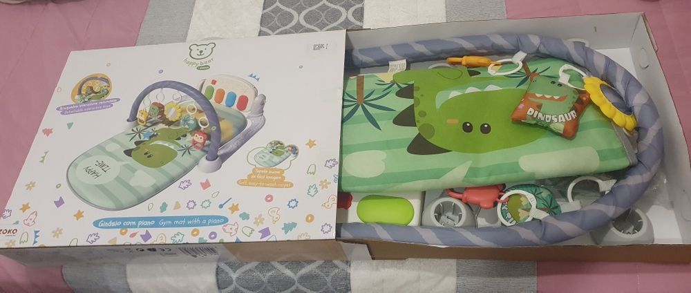 Ginasio com piano para bebé