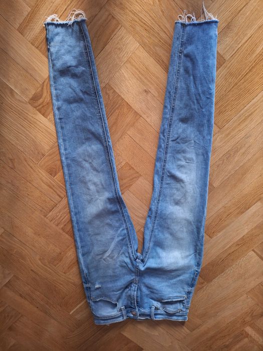 Jeansy rurki stradivarius