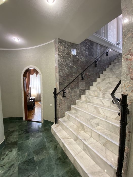 9 ст Б.Фонтана дом с бассейном