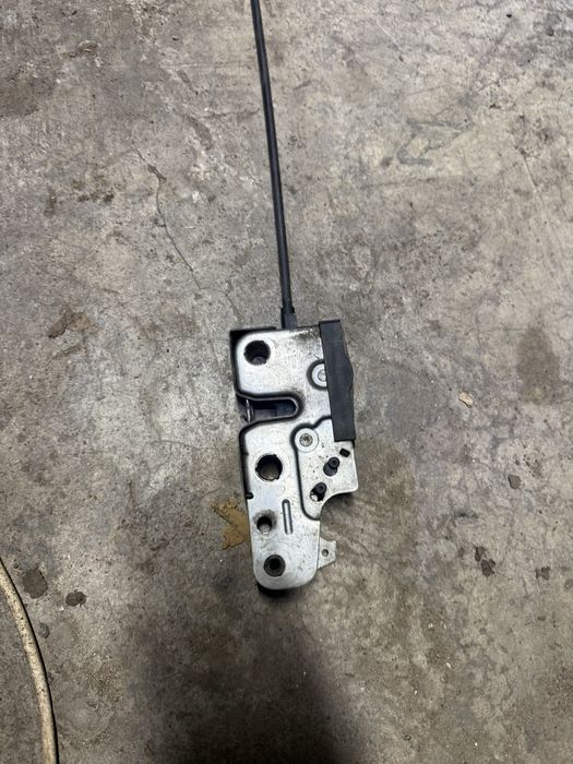 Замок капопота пасат б6