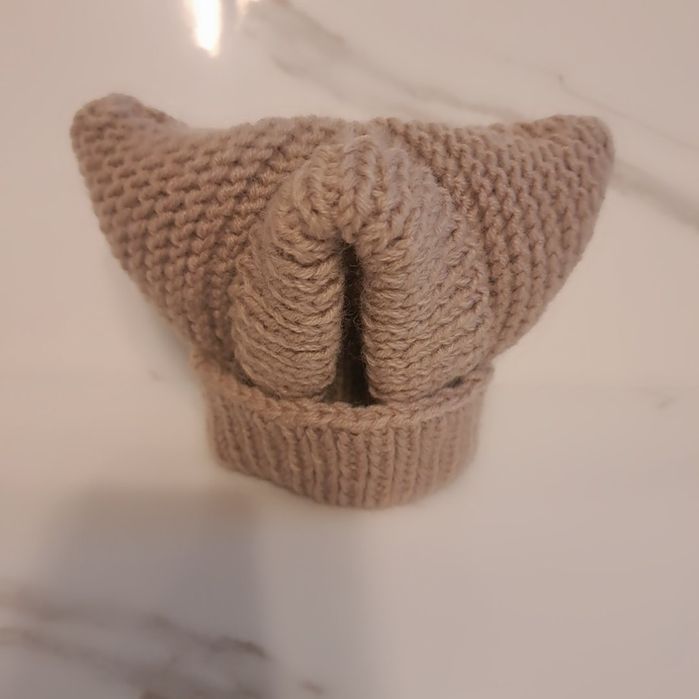 ręcznie robione czapki dla chihuahua.