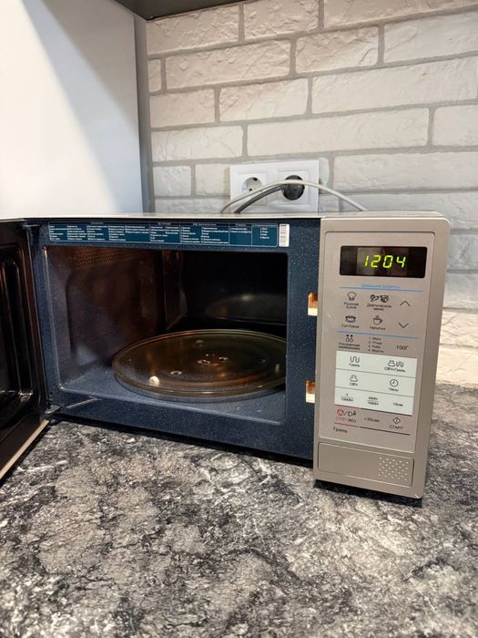 Мікрохвильва піч samsung ge83krs1r 2020года