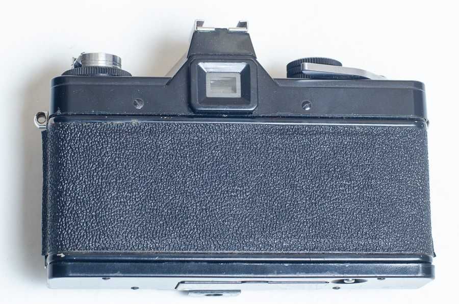 Плівковий фотоапарат-дзеркалка Praktica LLC M42