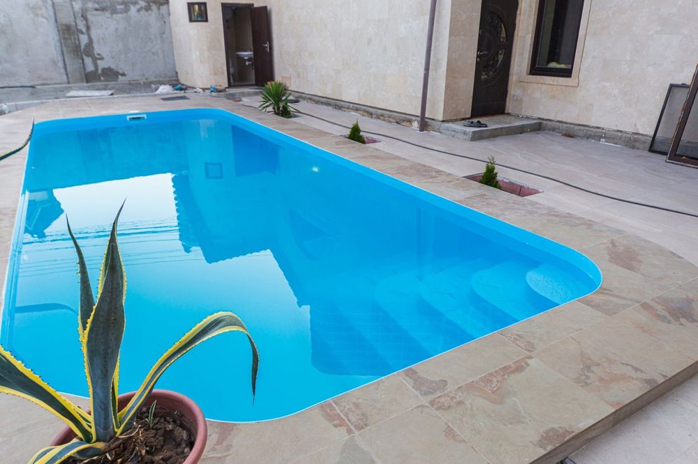 Аренда  дома возле моря  / Аркадия  , бассейн  , 8 соток, подвал ,свет