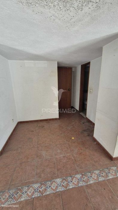 Duplex Office with Terrace in the Center of Laranjeiro, Almada