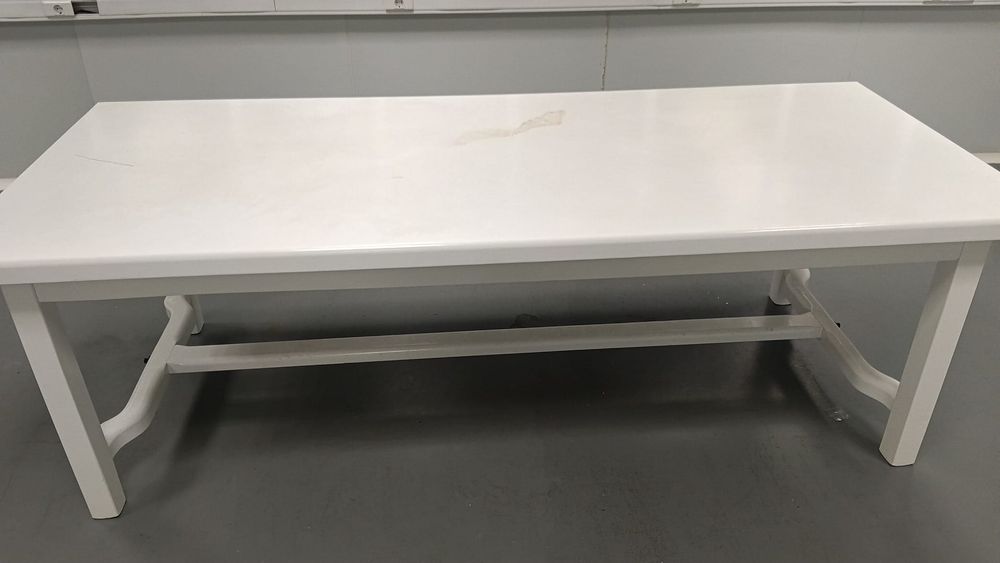 Mesa em Madeira C/ Cadeiras