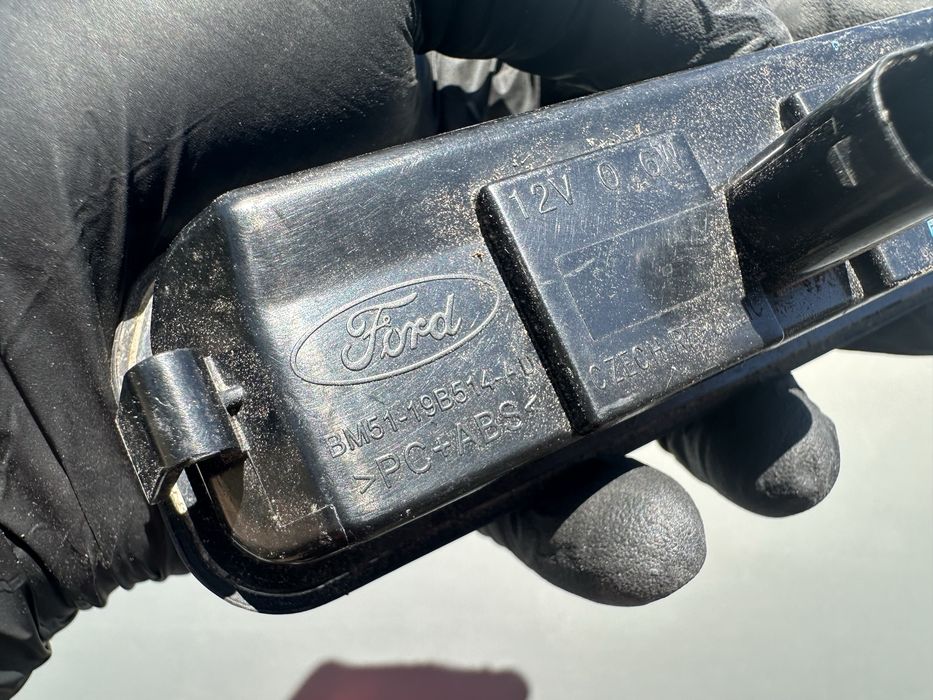Кнопка відкриття багажника дорест з підсвіткою номеру Ford Focus mk3 2011-2015, BM51-19B514-AL