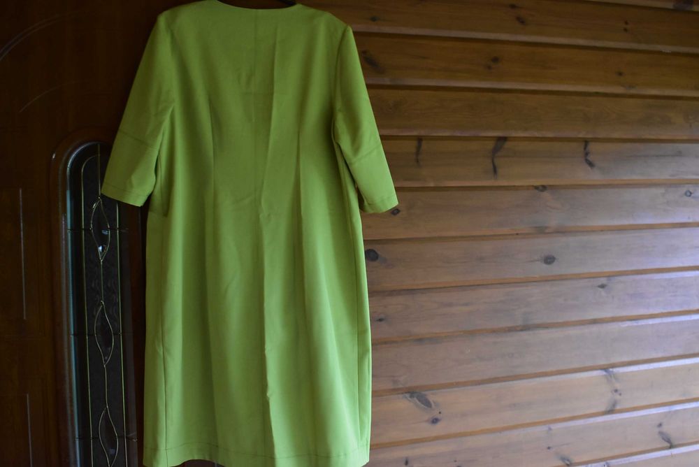 Жіноче плаття зеленого кольору  56-58 розміру