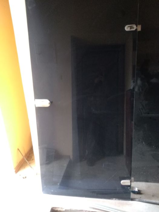 Стенлянные двери.