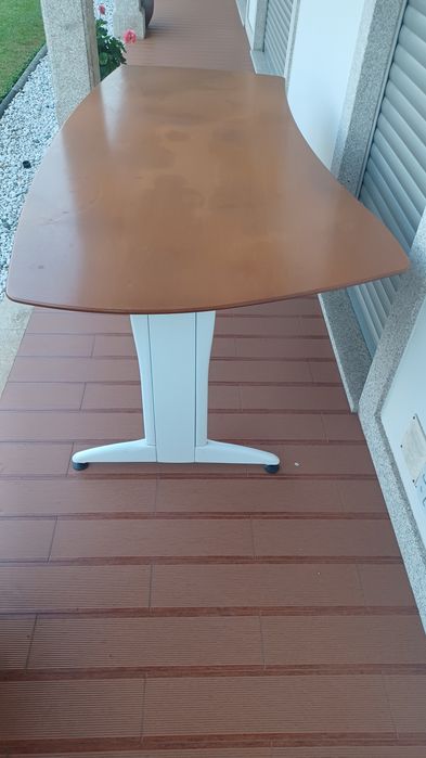 Mesa em cerejeira