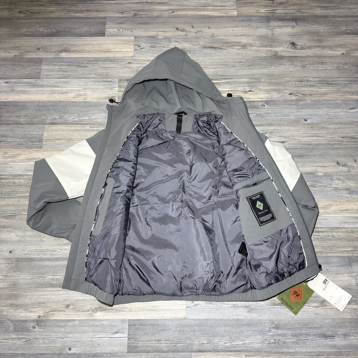 Весняна куртка NIKE