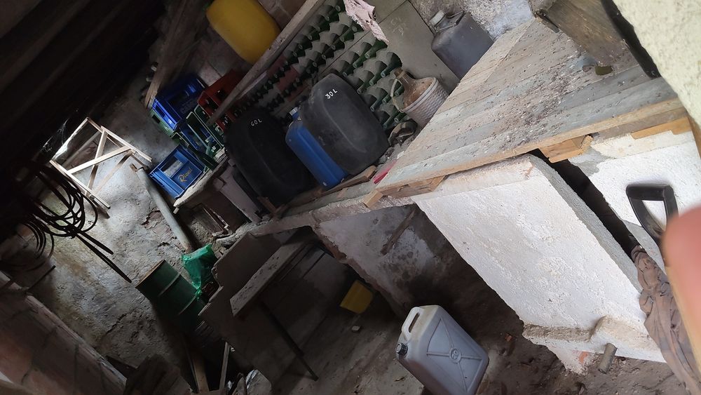 Ofereço garrafas de vinho , 0€