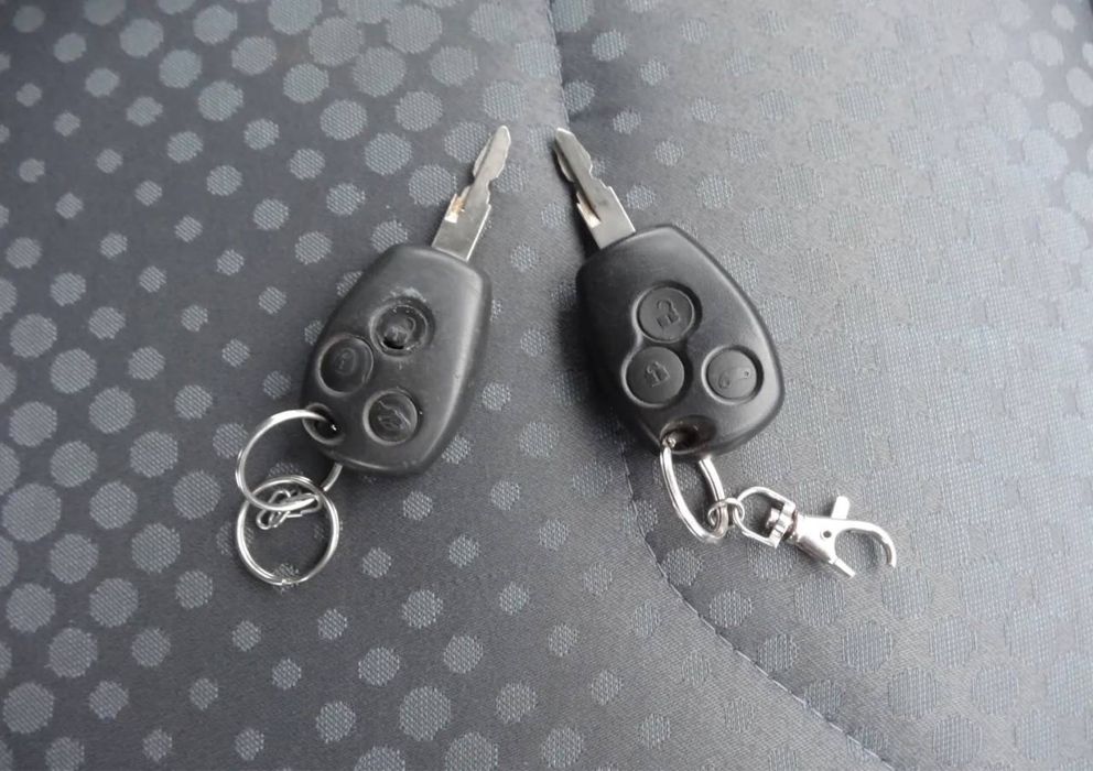 Renault Trafic 2.0 d 2008 року.